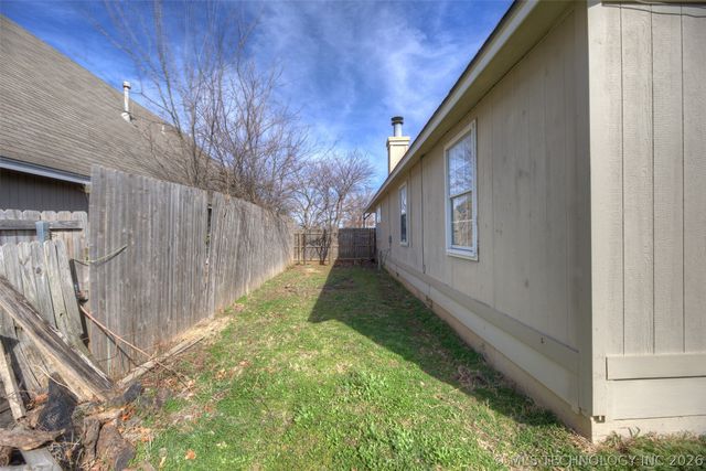 1712 W 57th Place, Tulsa, OK 74107