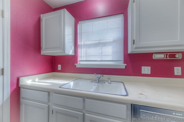 1712 W 57th Place, Tulsa, OK 74107