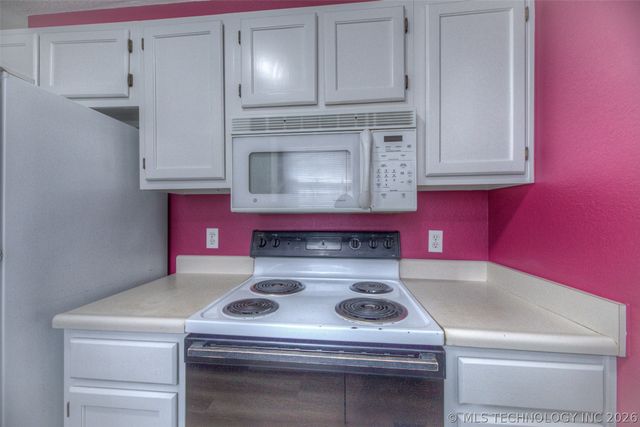 1712 W 57th Place, Tulsa, OK 74107