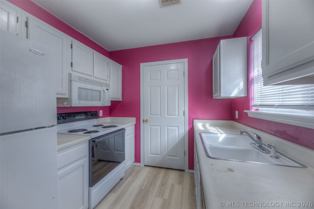 1712 W 57th Place, Tulsa, OK 74107