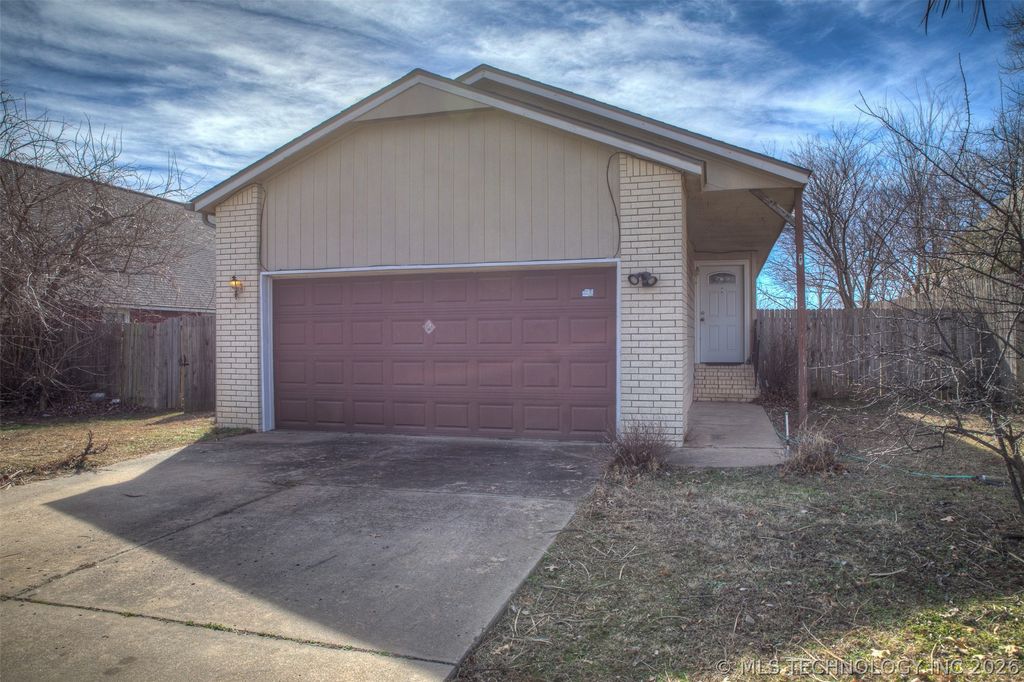 1712 W 57th Place, Tulsa, OK 74107