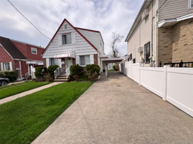 12020 201 Place, Saint Albans, NY 11412