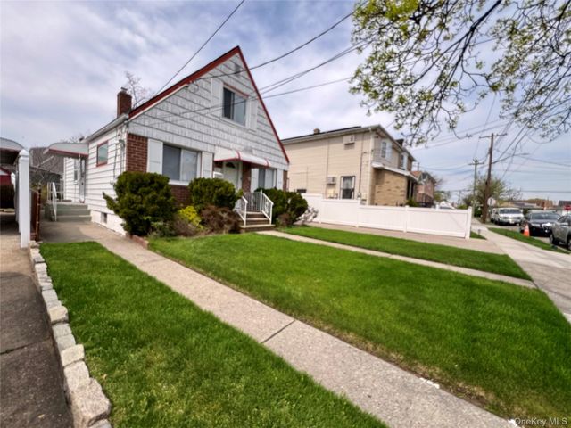 12020 201 Place, Saint Albans, NY 11412