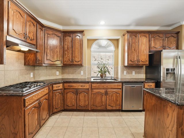 2824 Gillespie Lane, Grand Prairie, TX 75052