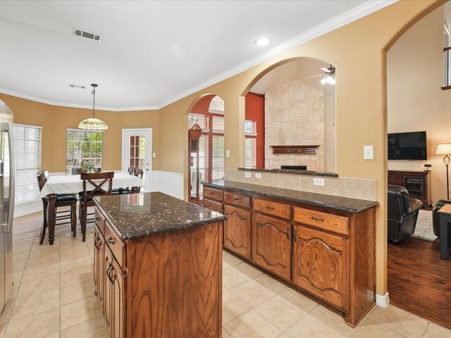 2824 Gillespie Lane, Grand Prairie, TX 75052