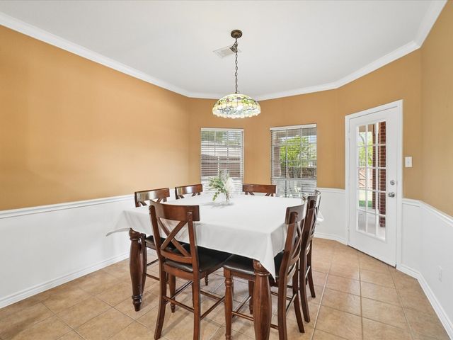 2824 Gillespie Lane, Grand Prairie, TX 75052