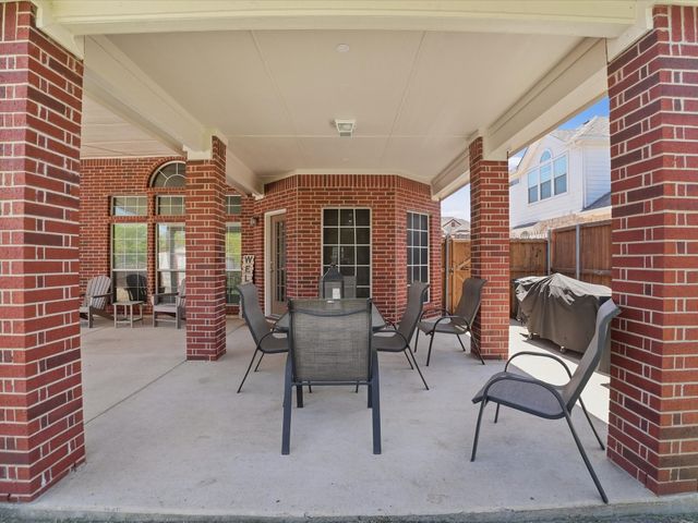 2824 Gillespie Lane, Grand Prairie, TX 75052