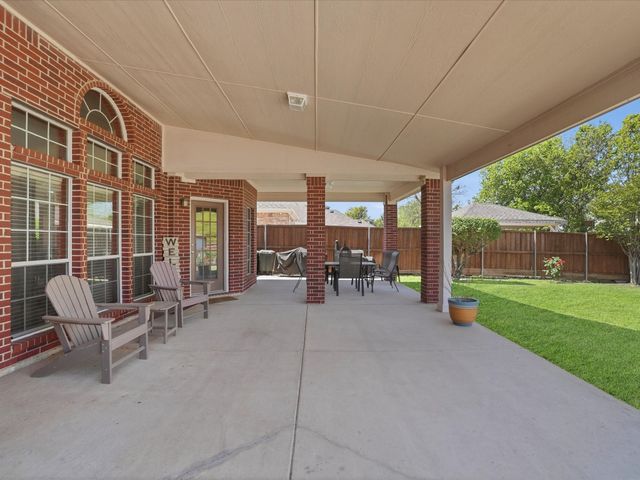 2824 Gillespie Lane, Grand Prairie, TX 75052