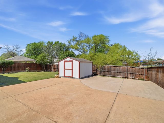 2824 Gillespie Lane, Grand Prairie, TX 75052