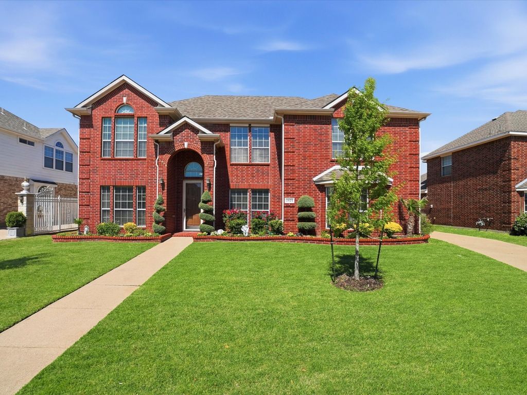 2824 Gillespie Lane, Grand Prairie, TX 75052