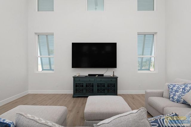 8414 Main St., South Padre Island, TX 78597