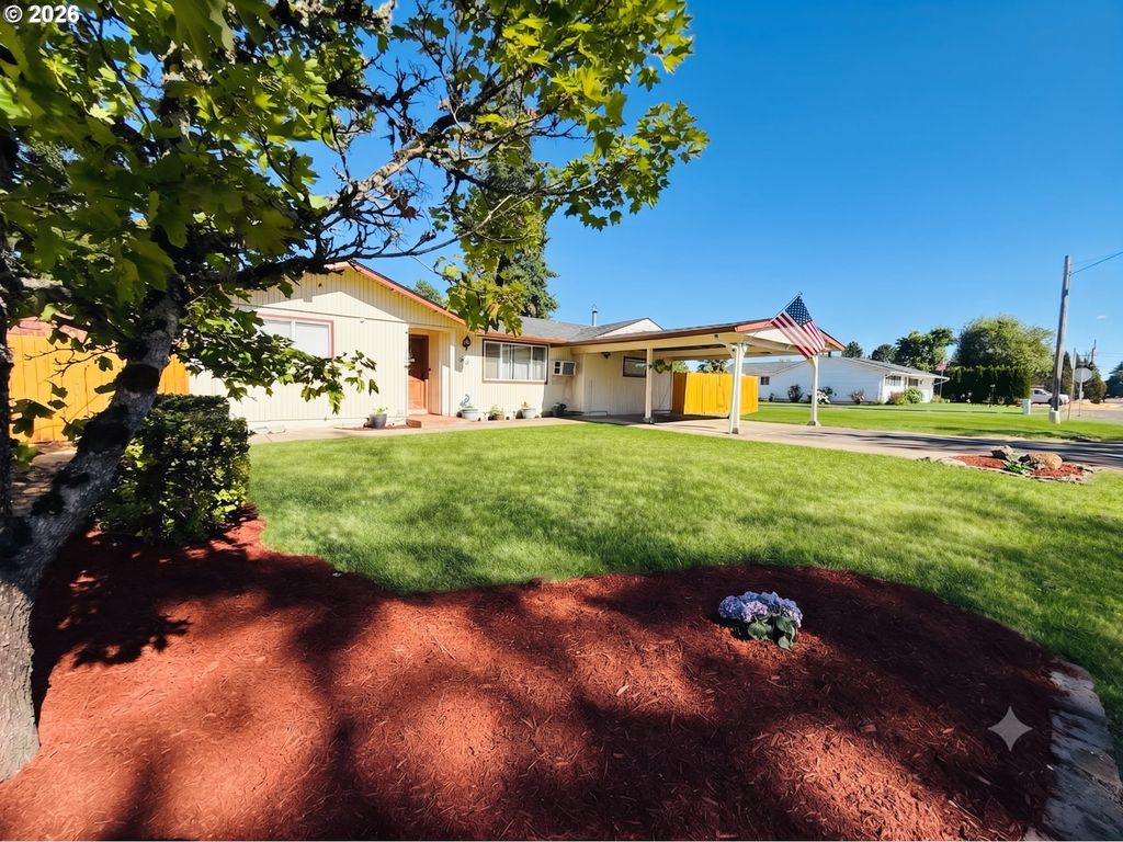 Image 1 of property listing at 109 OAK St, Amity, OR 97101