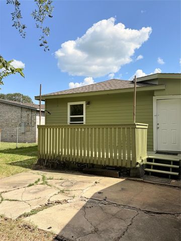 1917 Utah Street, Baytown, TX 77520