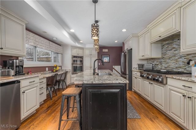 1185 Dellwood Drive, Westlake, OH 44145