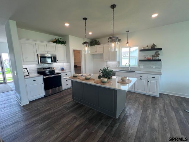 12033 Daniell Road, Bellevue, NE 68123