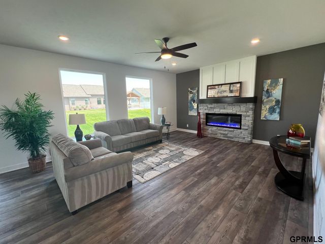 12033 Daniell Road, Bellevue, NE 68123