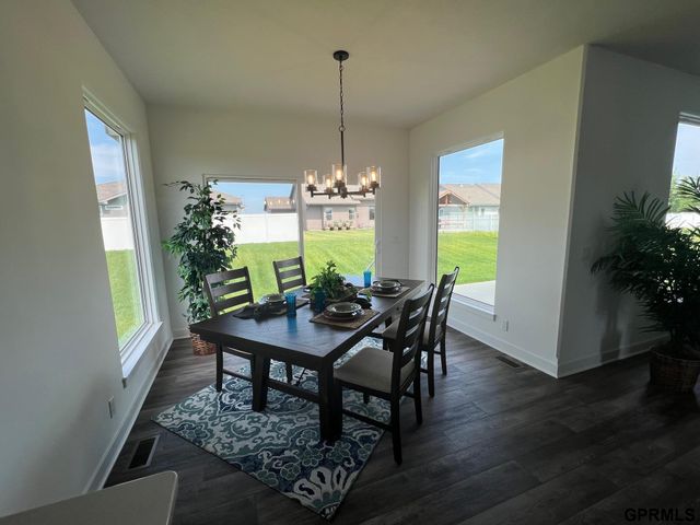 12033 Daniell Road, Bellevue, NE 68123