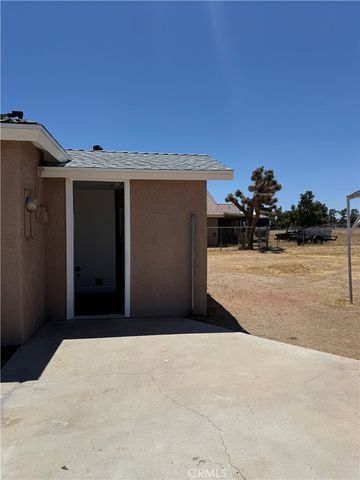 9966 Locust Avenue, Hesperia, CA 92345