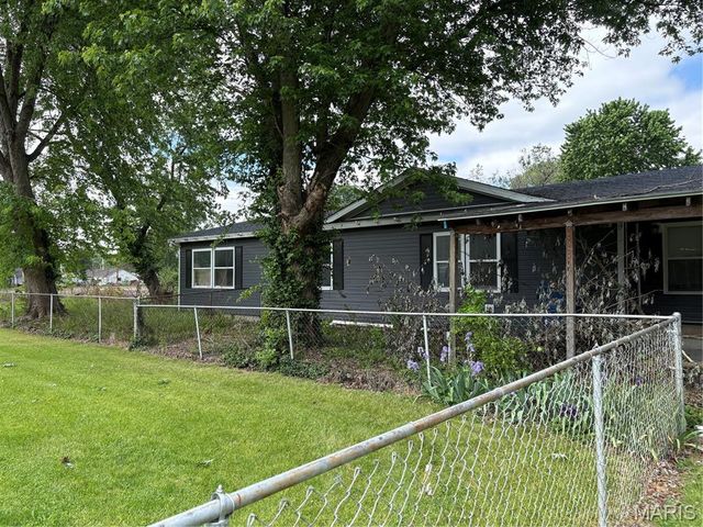 306 W 5th Street, Cahokia, IL 62206