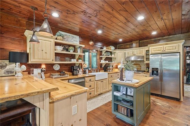 965 Bell Road, Mineral Bluff, GA 30559