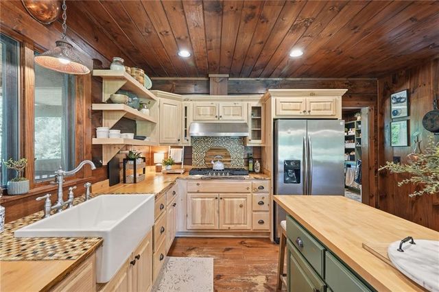 965 Bell Road, Mineral Bluff, GA 30559