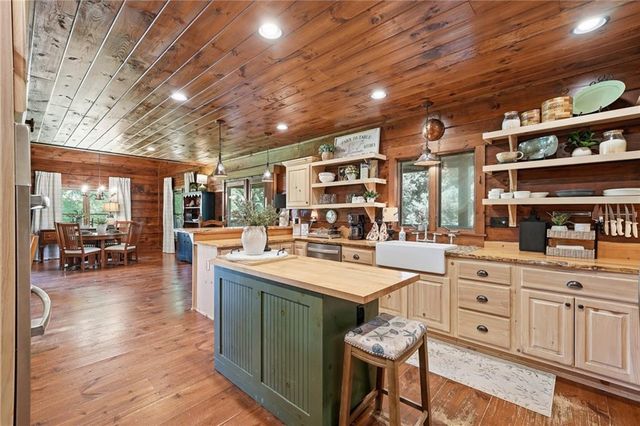 965 Bell Road, Mineral Bluff, GA 30559