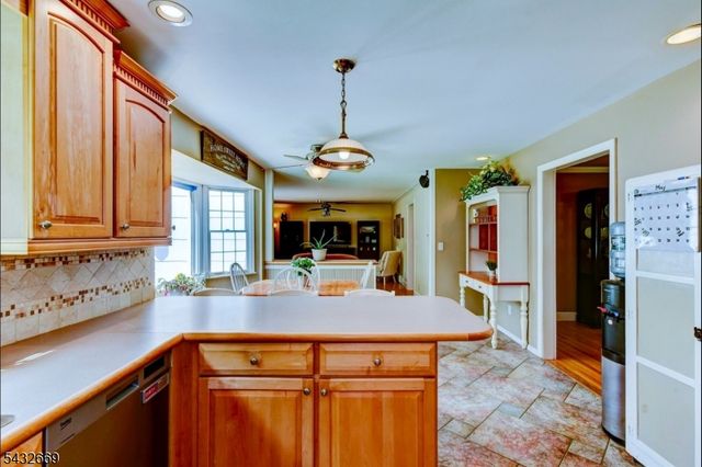 25 Carol Dr, Vernon Twp., NJ 07418