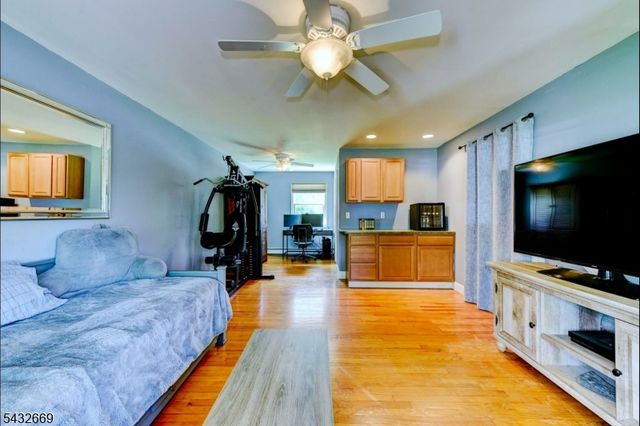 25 Carol Dr, Vernon Twp., NJ 07418