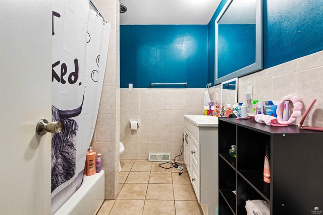 2408 Buena Vista, Manhattan, KS 66502