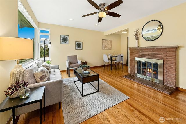 7025 25th Avenue NE, Seattle, WA 98115