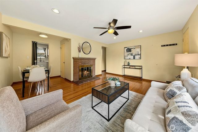 7025 25th Avenue NE, Seattle, WA 98115