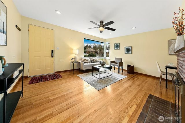 7025 25th Avenue NE, Seattle, WA 98115