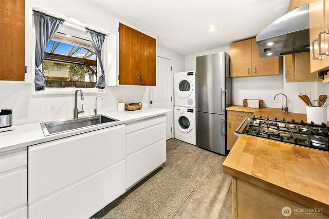 7025 25th Avenue NE, Seattle, WA 98115