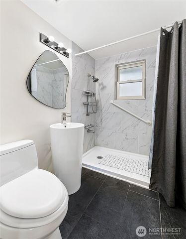 7025 25th Avenue NE, Seattle, WA 98115