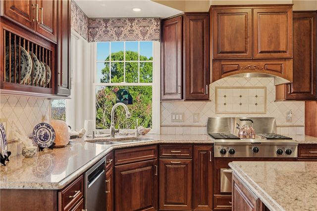 121 Seaside Drive, Jamestown, RI 02835