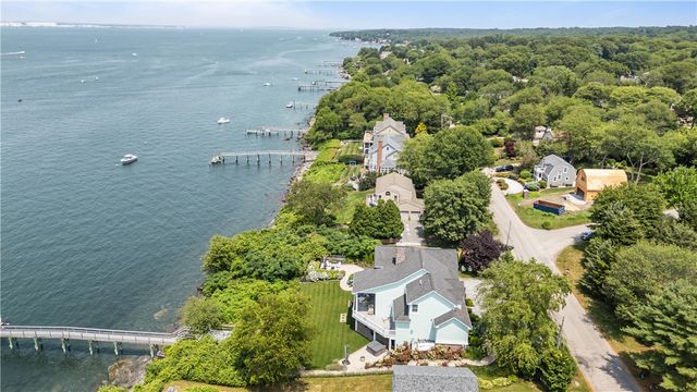 121 Seaside Drive, Jamestown, RI 02835