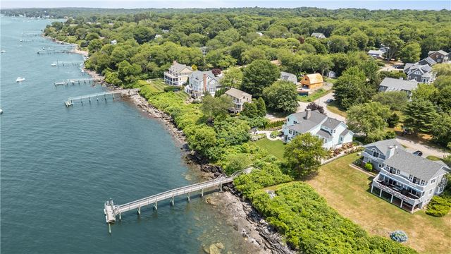 121 Seaside Drive, Jamestown, RI 02835