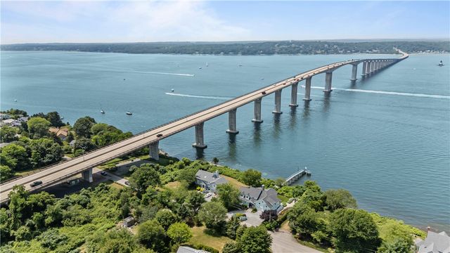 121 Seaside Drive, Jamestown, RI 02835