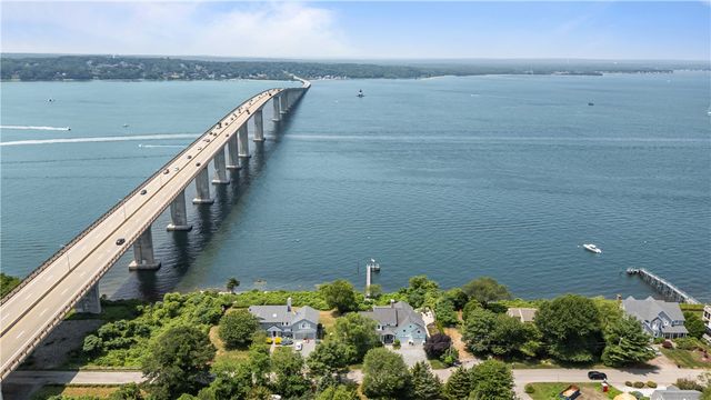 121 Seaside Drive, Jamestown, RI 02835