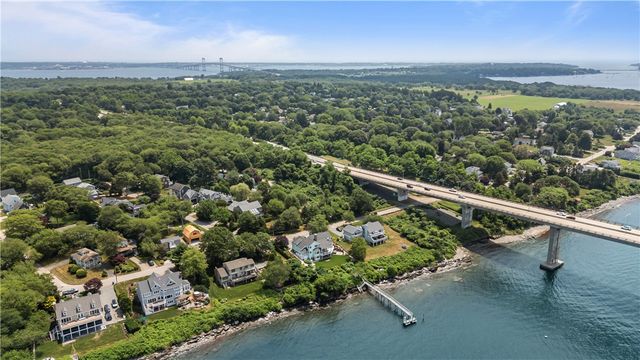 121 Seaside Drive, Jamestown, RI 02835