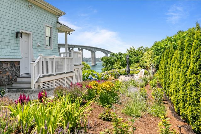 121 Seaside Drive, Jamestown, RI 02835