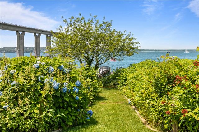 121 Seaside Drive, Jamestown, RI 02835