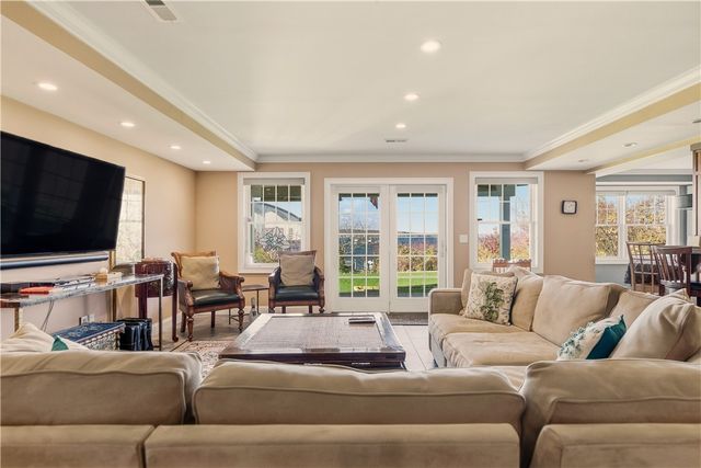 121 Seaside Drive, Jamestown, RI 02835