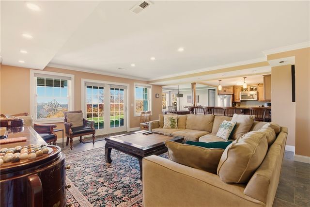 121 Seaside Drive, Jamestown, RI 02835