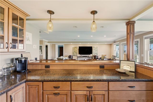 121 Seaside Drive, Jamestown, RI 02835