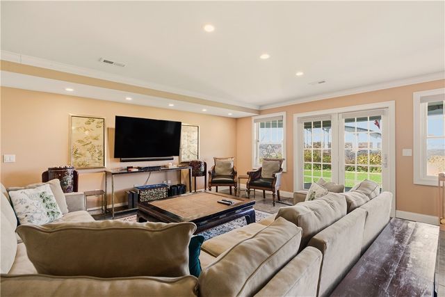 121 Seaside Drive, Jamestown, RI 02835