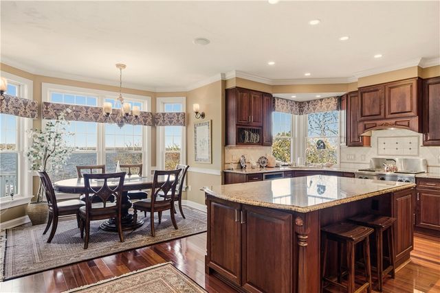 121 Seaside Drive, Jamestown, RI 02835
