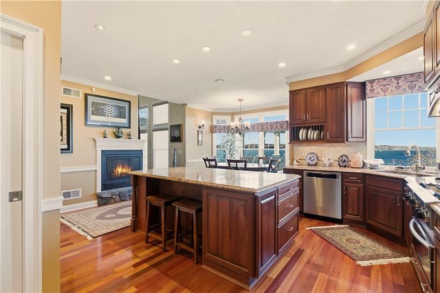 121 Seaside Drive, Jamestown, RI 02835