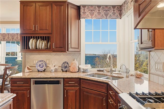 121 Seaside Drive, Jamestown, RI 02835