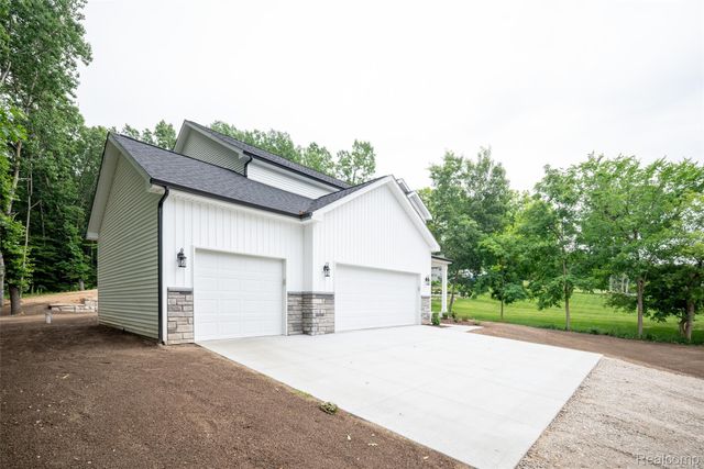 16085 Catalpa Ridge Drive, Holly Township, MI 48442